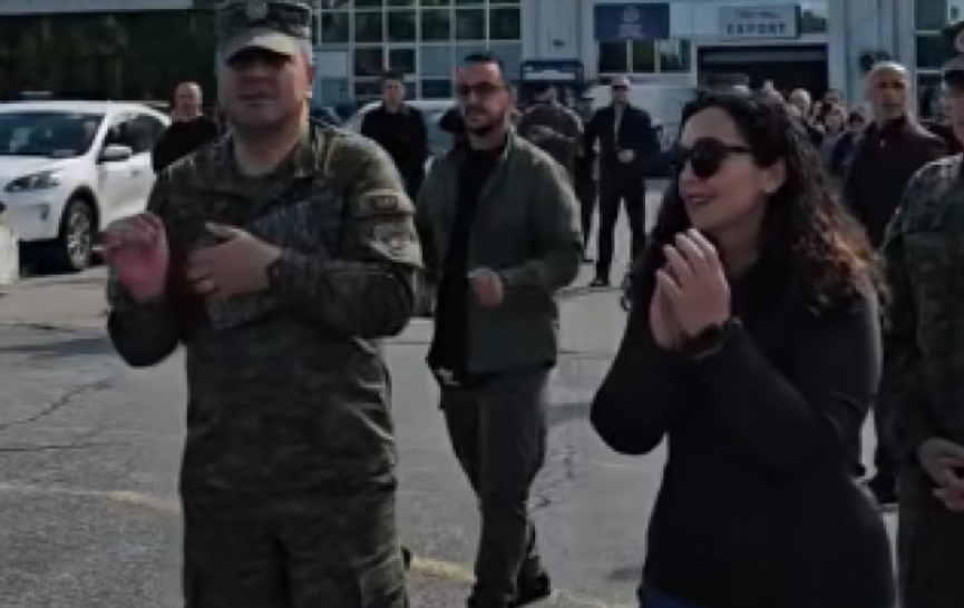 Osmani përshëndet kontigjentin e FSK-së që do të trajnohet në ShBA Osmani përshëndet kontigjentin e FSK-së që do të trajnohet në ShBA