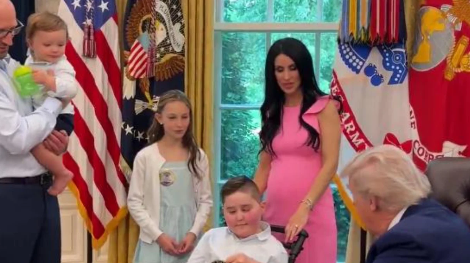 Nismat humanitare-Trump pret në Shtëpinë e Bardhë familjen shqiptare, Xhaferri Nismat humanitare-Trump pret në Shtëpinë e Bardhë familjen shqiptare, Xhaferri