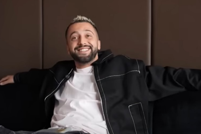 Nga të gjitha banoret e BBVK2, Gjesti i bën ‘follow’ vetëm njërës Nga të gjitha banoret e BBVK2, Gjesti i bën ‘follow’ vetëm njërës