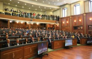 Vazhdon sot seanca konstituive e Kuvendit