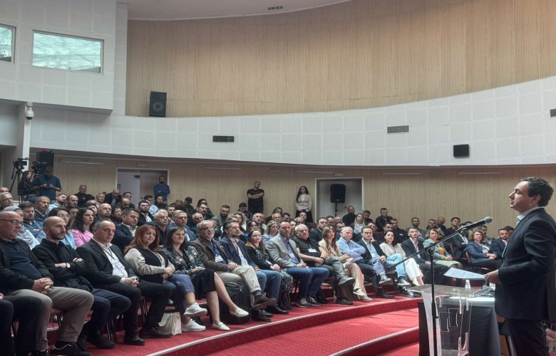 Kurti: Kemi përgjegjësi ta formojmë Qeverinë, jo konstituimin e Kuvendit Kurti: Kemi përgjegjësi ta formojmë Qeverinë, jo konstituimin e Kuvendit