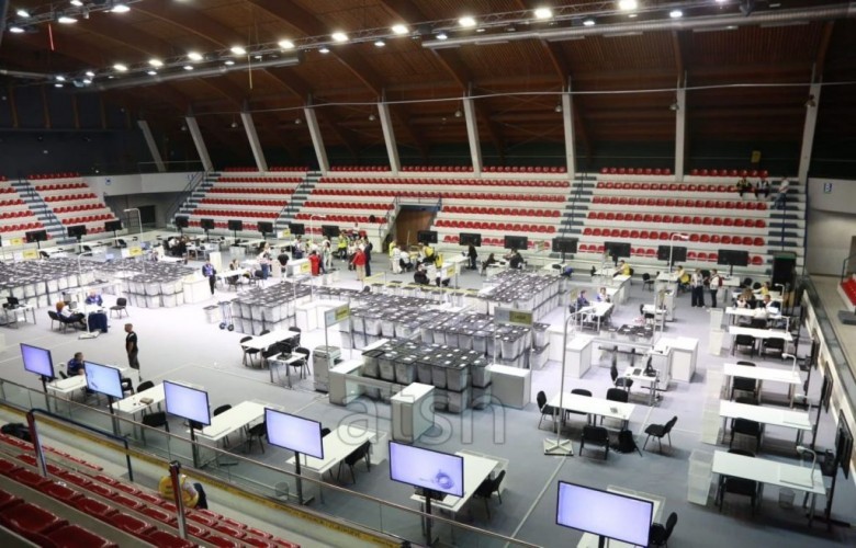 Vazhdon numërimi i votave në Shqipëri, kryeson PS