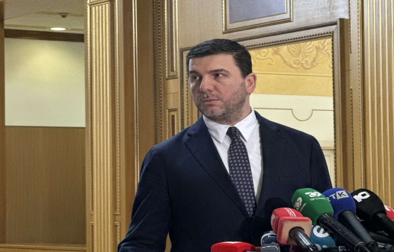 Krasniqi: VV e painteresuar pë zhbllokim, jemi shtet në gjendje emergjente Krasniqi: VV e painteresuar pë zhbllokim, jemi shtet në gjendje emergjente