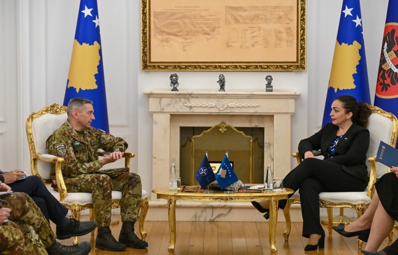 Komandanti i KFOR-it shpreson për zhbllokim të ngërçit politik në Kosovë Komandanti i KFOR-it shpreson për zhbllokim të ngërçit politik në Kosovë