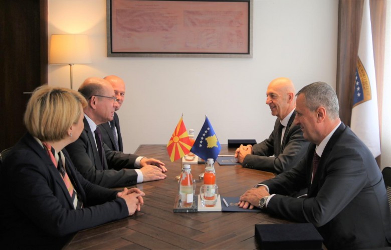 Kosova dhe Maqedonia thellojnë bashkëpunimin kundër krimit dhe korrupsionit Kosova dhe Maqedonia thellojnë bashkëpunimin kundër krimit dhe korrupsionit