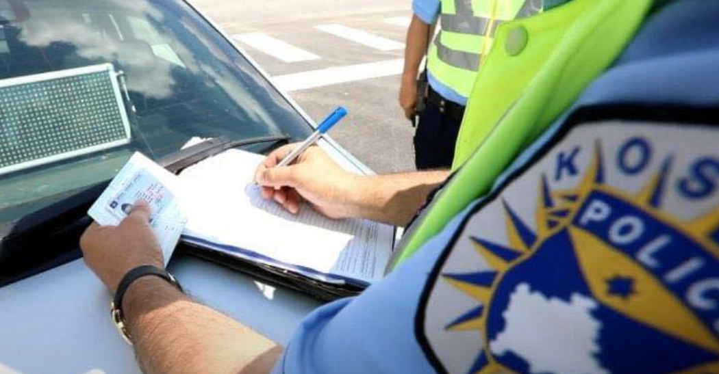 Policia shqiptoi 1874 gjoba trafiku për 24 orë Policia shqiptoi 1874 gjoba trafiku për 24 orë