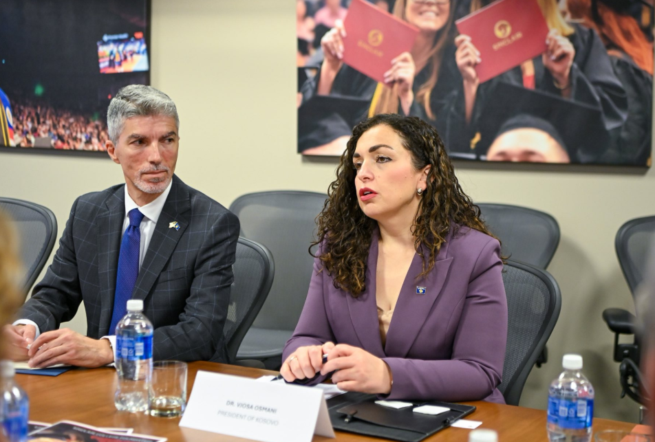 Presidentja Osmani takon delegacionin e Kongresit Amerikan Presidentja Osmani takon delegacionin e Kongresit Amerikan