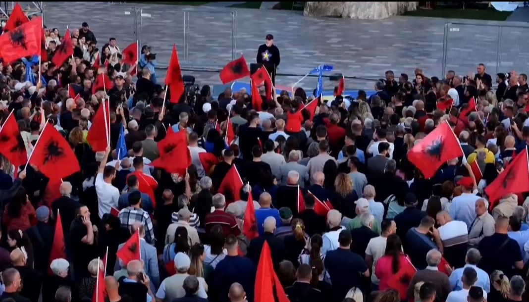 Rama: Shqiptarët zgjodhën dritën e Europës dhe jo errësirën e gropës që shan e mallkon Rama: Shqiptarët zgjodhën dritën e Europës dhe jo errësirën e gropës që shan e mallkon