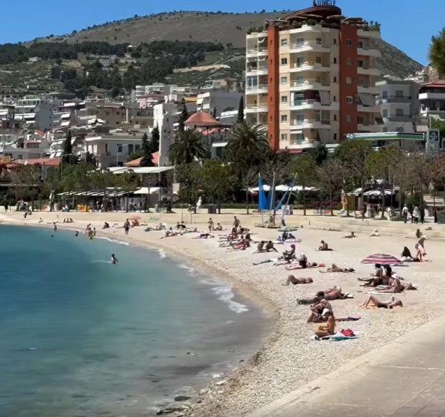 Rama ndan pamje nga Saranda e mbushur me turistë Rama ndan pamje nga Saranda e mbushur me turistë