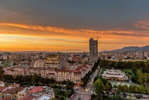 Zgjedhjet në Shqipëri, kë po e preferojnë qytetarët?