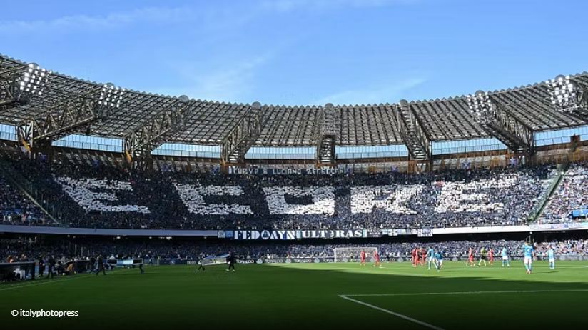 Napoli-Cagliari, 350 mijë tifozë në radhë për një biletë Napoli-Cagliari, 350 mijë tifozë në radhë për një biletë