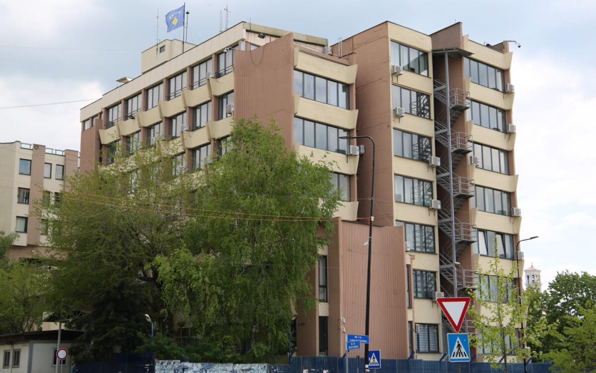 Prokuroria Speciale e Kosovës ndalon një të dyshuar për spiunazh Prokuroria Speciale e Kosovës ndalon një të dyshuar për spiunazh