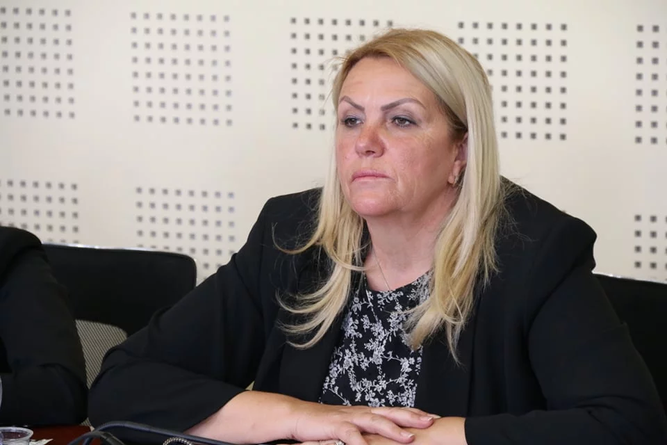 A do ta votojë AAK-ja Limajn si kryetar Kuvendi? Përgjigjet Time Kadrijaj A do ta votojë AAK-ja Limajn si kryetar Kuvendi? Përgjigjet Time Kadrijaj