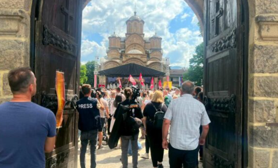 Policia “blindon” Graçanicën për shkak të Vidovdanit – s’lejohet kalimi i veturave nëpër qendër – e pranishme edhe Njësia Speciale Policia “blindon” Graçanicën për shkak të Vidovdanit – s’lejohet kalimi i veturave nëpër qendër – e pranishme edhe Njësia Speciale