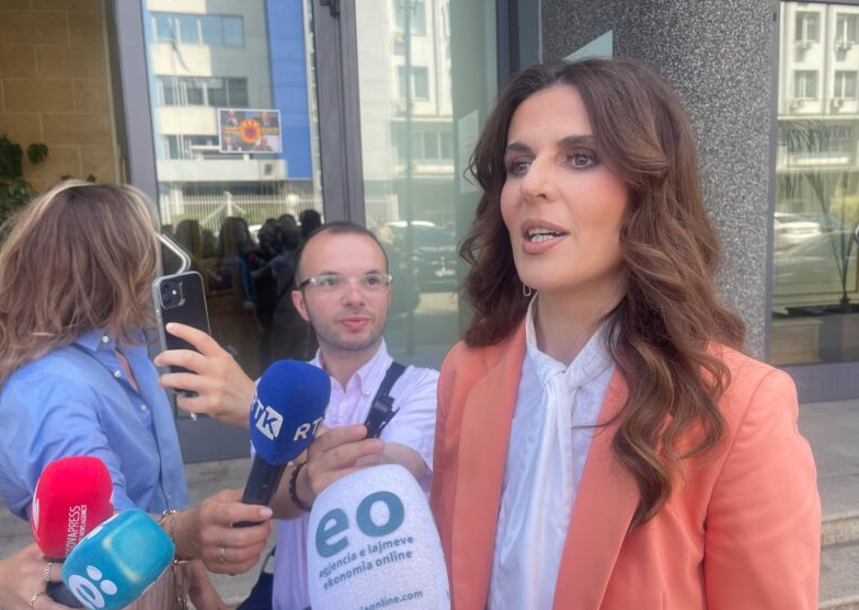 Çitaku: Kosova është marrë peng nga kryeneçësia e Kurtit dhe ambiciet e Haxhiut Çitaku: Kosova është marrë peng nga kryeneçësia e Kurtit dhe ambiciet e Haxhiut