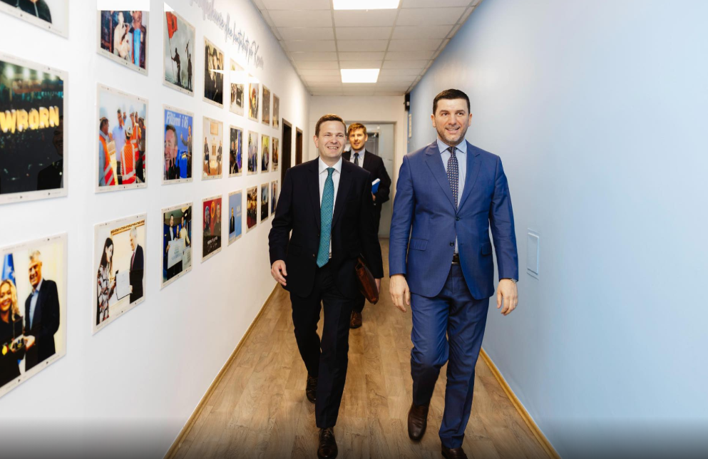 Krasniqi: PDK-ja do të jetë faktor konstruktiv dhe partner i besueshëm në rrugën euroatlantike të Kosovës Krasniqi: PDK-ja do të jetë faktor konstruktiv dhe partner i besueshëm në rrugën euroatlantike të Kosovës