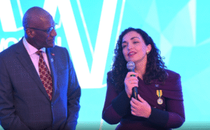Osmani nderohet me Medaljen për Shërbim Besnik dhe Meritor ndaj Atdheut nga guvernatori i Antiguas dhe Barbudas