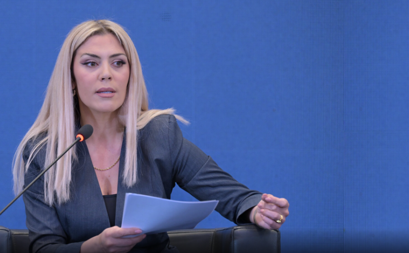 Blerta Deliu: Është hipokrizi që Kurti flet për Kushtetutën kur partia e tij e ka shkelur atë Blerta Deliu: Është hipokrizi që Kurti flet për Kushtetutën kur partia e tij e ka shkelur atë