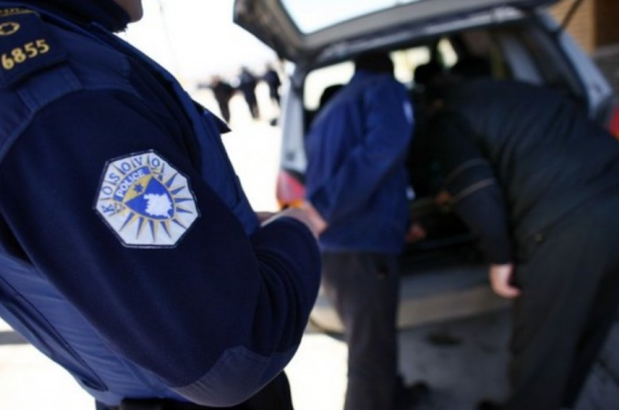 Policia jep detaje për arrestimin e 15 personave në Gjilan Policia jep detaje për arrestimin e 15 personave në Gjilan