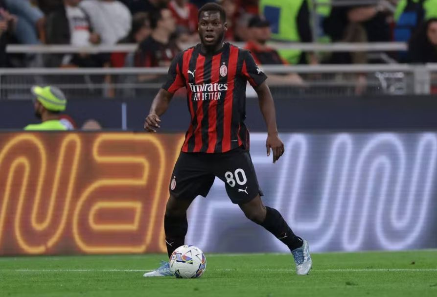 Musah drejt largimit nga Milan-i, Anglia destinacion i mundshëm