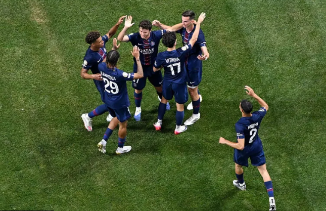 PSG shkatërron Messin më shokë, kalon në çerekfinale