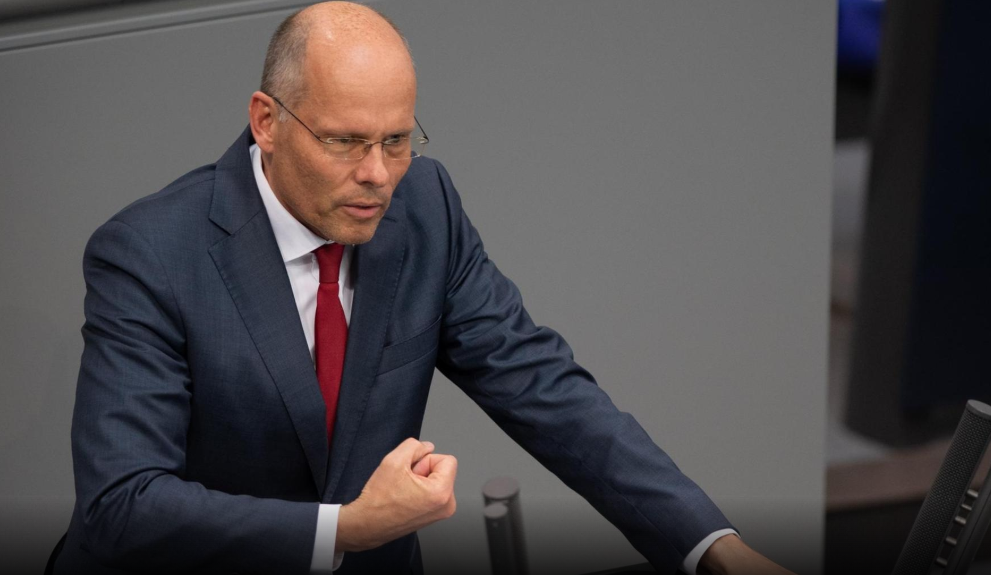 Deputeti gjerman në Bundestag: Të çmontohen strukturat paralele në veri të Kosovës