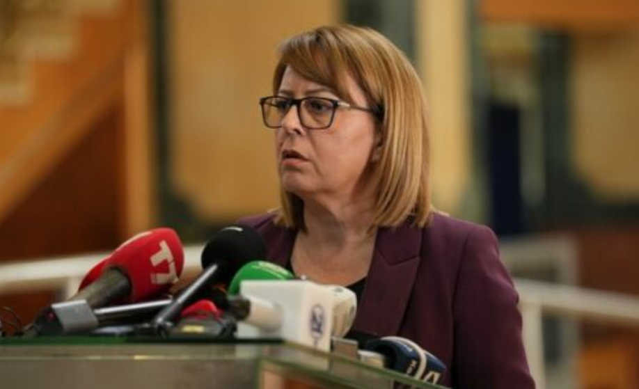 Pamjet e punëtorit duke dalë nga kaldaja e KEK, reagon Bajrami: Kushte të rënda e pa pajisje mbrojtëse, Albini nesër vjen në Kuvend për t’u tallur Pamjet e punëtorit duke dalë nga kaldaja e KEK, reagon Bajrami: Kushte të rënda e pa pajisje mbrojtëse, Albini nesër vjen në Kuvend për t’u tallur