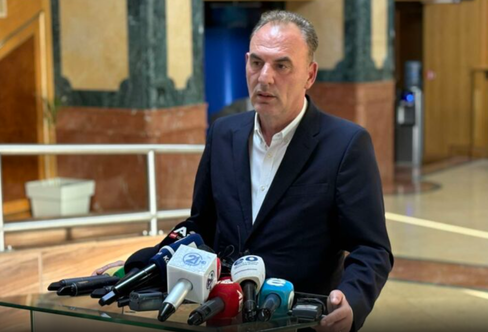 Limaj: I ftova të gjithë që të fokusohemi në marrëveshje politike Limaj: I ftova të gjithë që të fokusohemi në marrëveshje politike