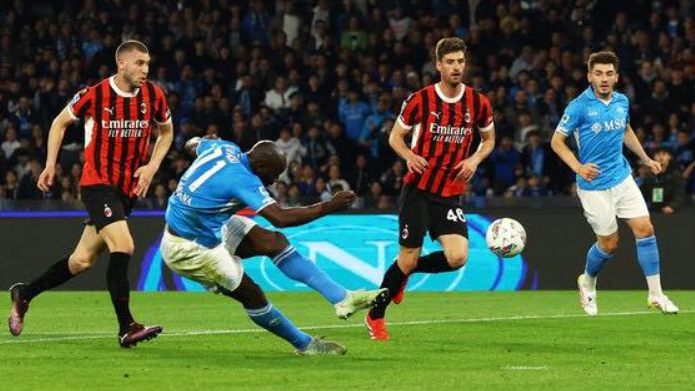 ‘Napoli dhe Milani do të ‘luftojnë’ për titull të kampionit’