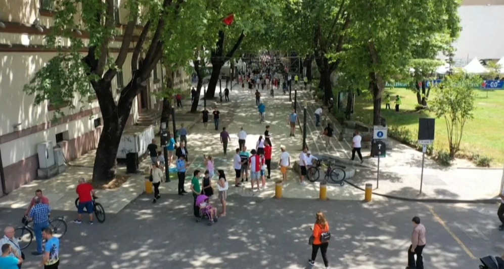 Shqiptarët, më optimistët në Ballkan! Eurobarometri: Serbët janë më të dëshpëruarit, urrejnë NATO dhe BE Shqiptarët, më optimistët në Ballkan! Eurobarometri: Serbët janë më të dëshpëruarit, urrejnë NATO dhe BE