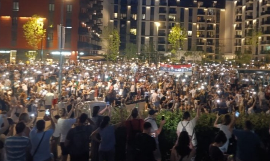 Pas protestës së Vidovdanit, valë bllokadash në Serbi