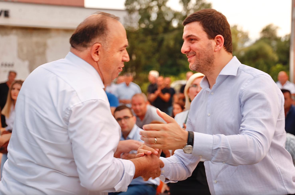 Sokol Bashota kandidon për Kryetar të Klinës: “Me përgjegjësi dhe përkushtim për qytetarët tanë” Sokol Bashota kandidon për Kryetar të Klinës: “Me përgjegjësi dhe përkushtim për qytetarët tanë”