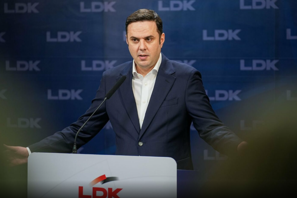 Lumir Abdixhiku: Memli Krasniqi duhet të flas për 24 deputetët e PDK-së, jo të partive të tjera Lumir Abdixhiku: Memli Krasniqi duhet të flas për 24 deputetët e PDK-së, jo të partive të tjera