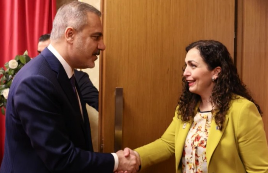 Osmani me kryediplomatin turk diskutuan për partneritetin mes dy vendeve Osmani me kryediplomatin turk diskutuan për partneritetin mes dy vendeve