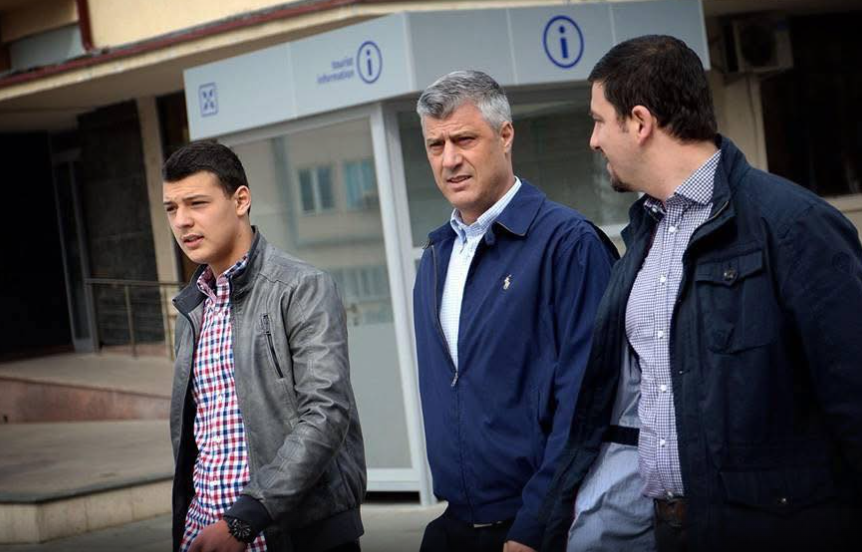 Djali i Thaçit me fjalë të mëdha për Krasniqin në prag të rizgjedhjes në krye të PDK-së Djali i Thaçit me fjalë të mëdha për Krasniqin në prag të rizgjedhjes në krye të PDK-së