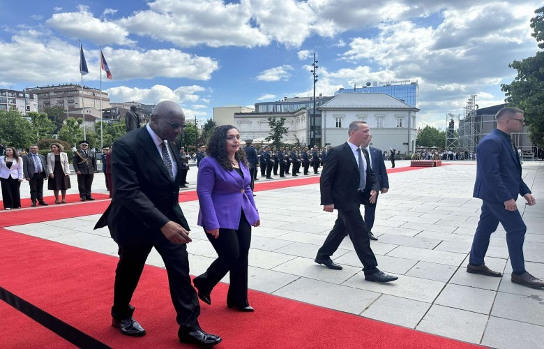 Guvernatori i Antigua dhe Barbudas pritet me ceremoni shtetërore nga Osmani