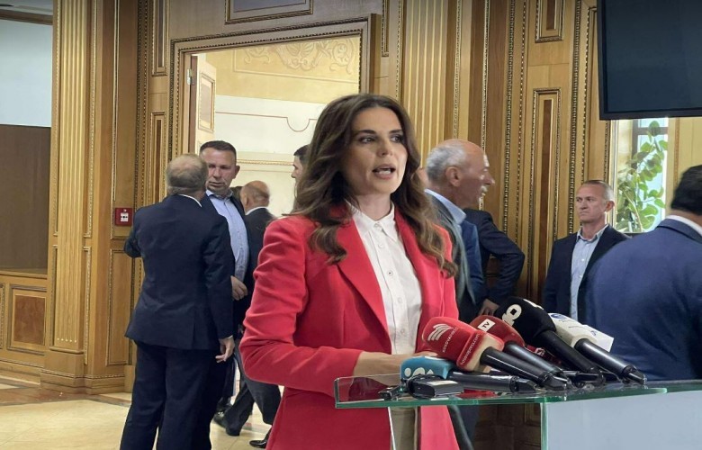 Çitaku: Të reflektojë LVV-ja, Kosova është më e madhe se secili prej nesh Çitaku: Të reflektojë LVV-ja, Kosova është më e madhe se secili prej nesh