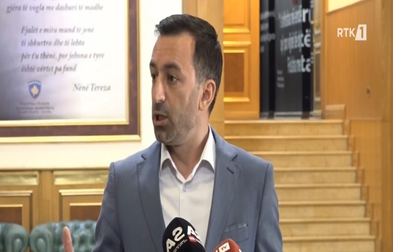 Basha për opozitën:Nuk e ngritën dorën asnjëherë, por pagën e majit e morën Basha për opozitën:Nuk e ngritën dorën asnjëherë, por pagën e majit e morën