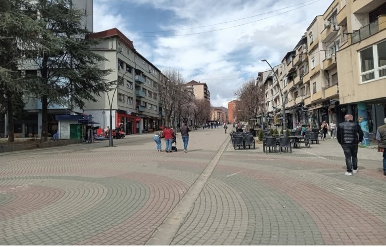 Policia nis hetim për mbishkrimet `Kosova është Serbi` në veri Policia nis hetim për mbishkrimet `Kosova është Serbi` në veri