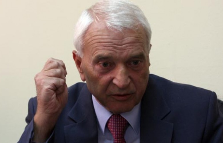 Vdes në moshën 78 vjeçare Bujar Bukoshi Vdes në moshën 78 vjeçare Bujar Bukoshi