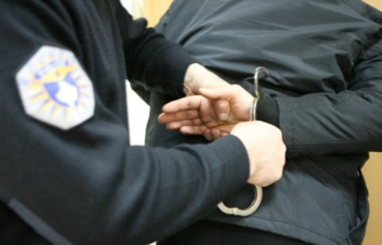 Goditi me shuplakë nxënësin, arrestohet mësuesja në veri Goditi me shuplakë nxënësin, arrestohet mësuesja në veri