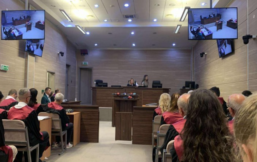 Nis gjykimi ndaj 53 të akuzuarve për masakrën e Mejës Nis gjykimi ndaj 53 të akuzuarve për masakrën e Mejës