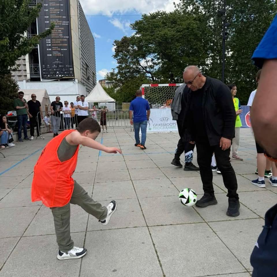 Presidenti i FFK-së në Ditën Ndërkombëtare të Fëmijëve: “Jeni shpresa dhe e ardhmja jonë!” Presidenti i FFK-së në Ditën Ndërkombëtare të Fëmijëve: “Jeni shpresa dhe e ardhmja jonë!”
