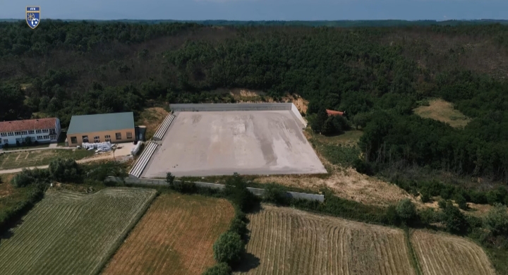 Një tjetër fushë stërvitore i shtohet Kosovës, këtë herë në fshatin Baran të Komunës së Pejës!