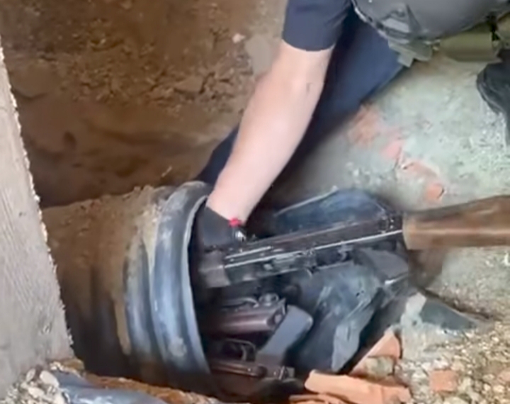Sveçla thotë se në veri është gjetur “një arsenal armësh” Sveçla thotë se në veri është gjetur “një arsenal armësh”