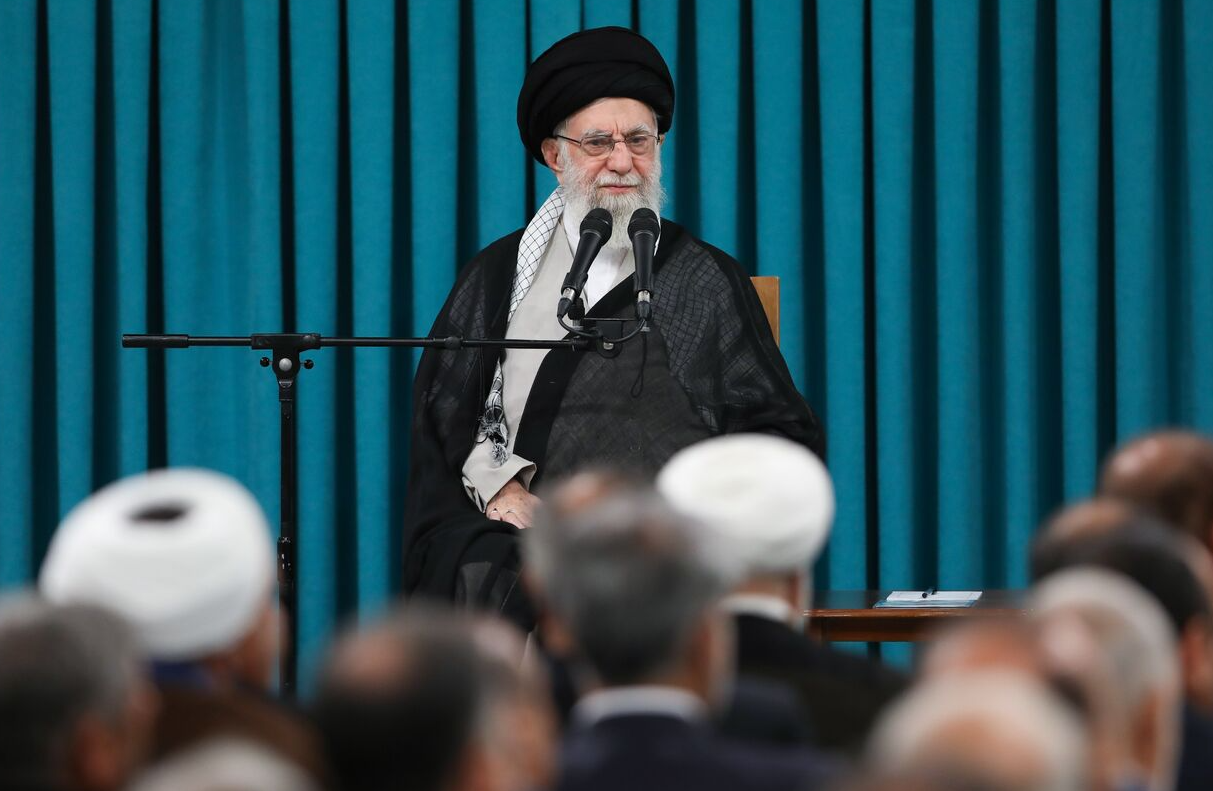 Ayatollah Khamenei: Sot Izraeli vulosi fatin e tij të hidhur. Do i përgjigjemi ashpër Ayatollah Khamenei: Sot Izraeli vulosi fatin e tij të hidhur. Do i përgjigjemi ashpër