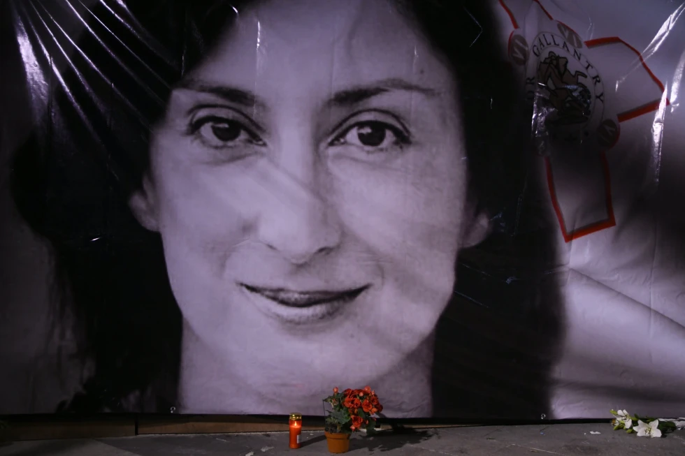 Dënohen me burgim të përjetshëm dy persona, dhanë bombën që vrau gazetaren, Daphne Caruana Galizia Dënohen me burgim të përjetshëm dy persona, dhanë bombën që vrau gazetaren, Daphne Caruana Galizia