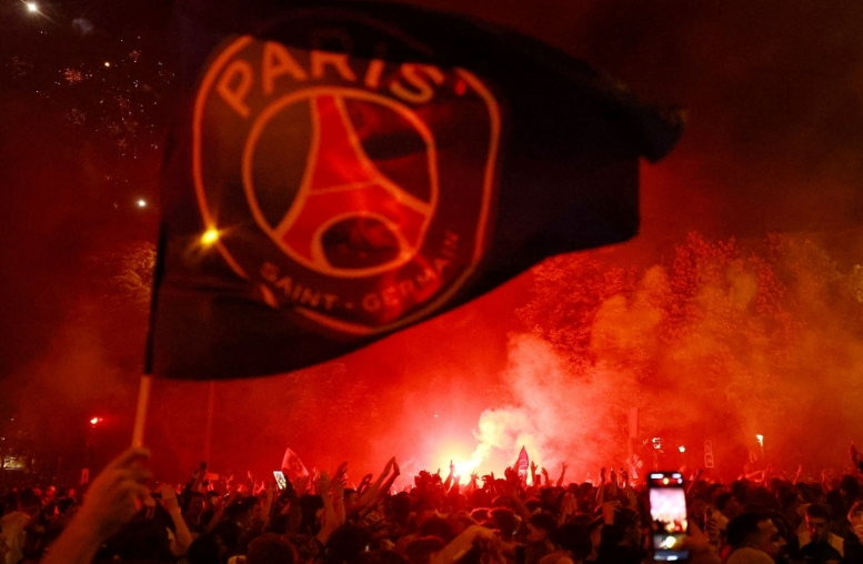 Dy të vdekur dhe 559 të arrestuar pas festimeve të PSG-së në Francë