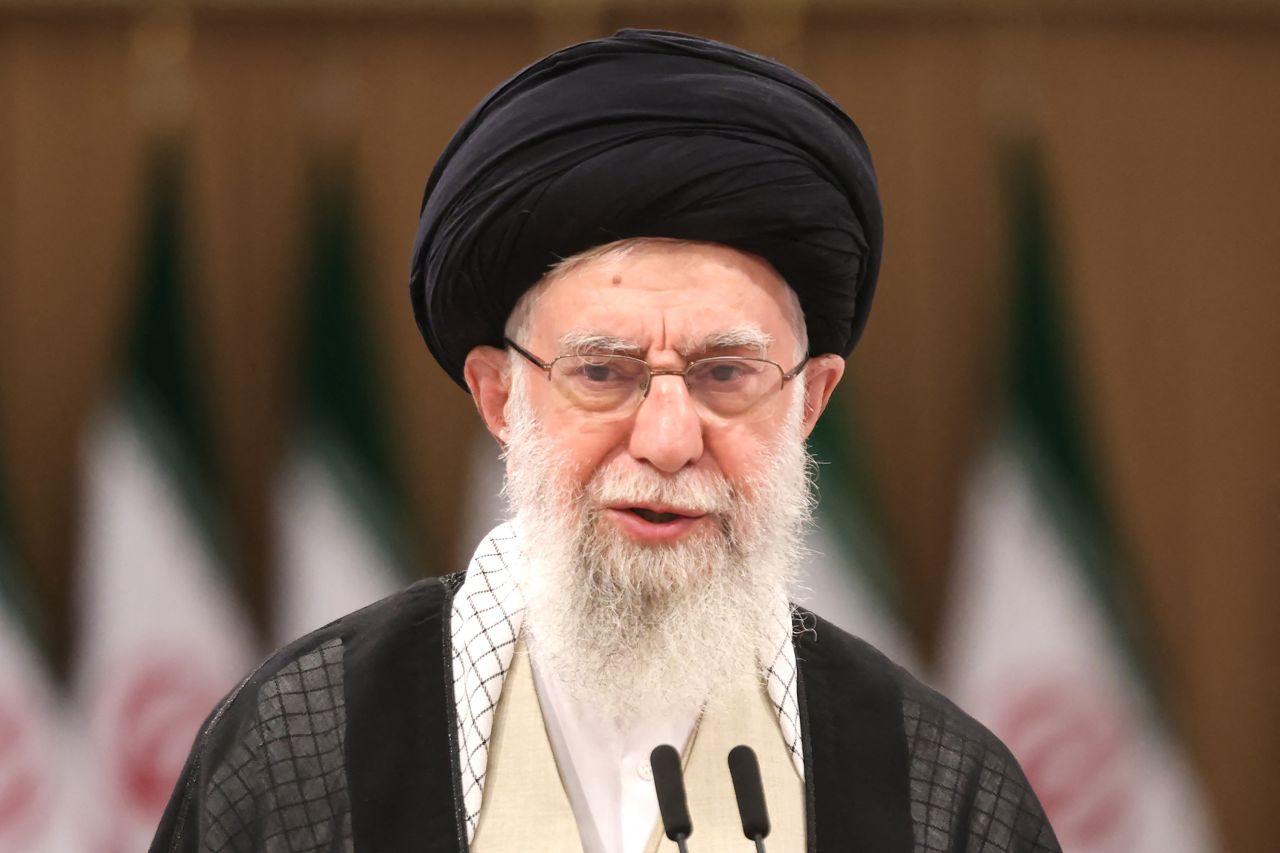 Izraeli kërcënon liderin suprem të Iranit: Ndal sulmet, ose do kesh fundin e Sadam Hyseinit Izraeli kërcënon liderin suprem të Iranit: Ndal sulmet, ose do kesh fundin e Sadam Hyseinit