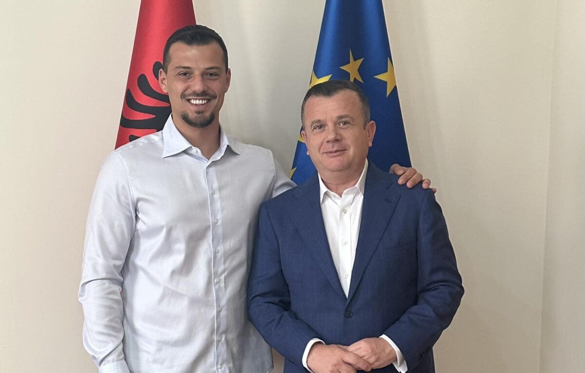 Taulant Balla takon Endritin: Më solli nga Haga haberin se presidenti Thaçi është i fortë dhe krenar Taulant Balla takon Endritin: Më solli nga Haga haberin se presidenti Thaçi është i fortë dhe krenar